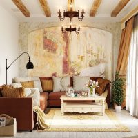 interno soggiorno con affreschi sul muro
