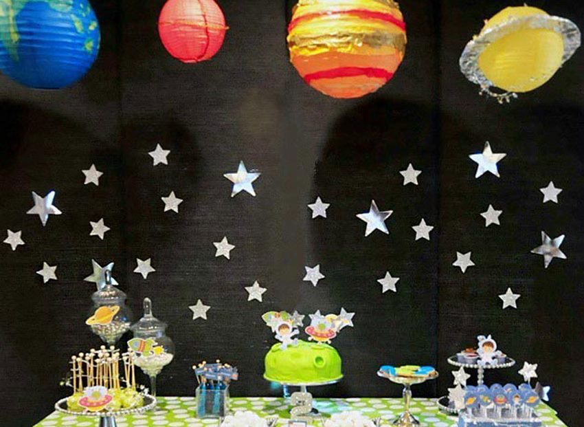 Paysage étoilé pour décorer la chambre d'un enfant
