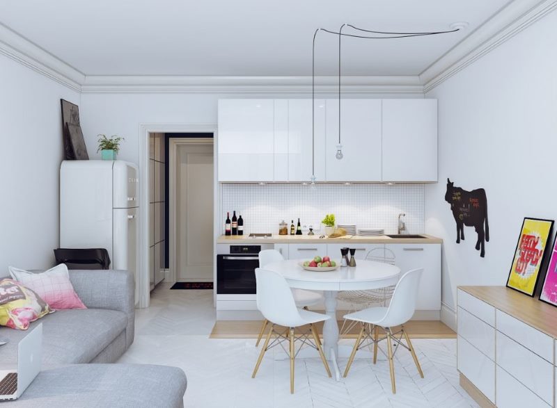 Witte keuken-woonkamer van 18 vierkanten