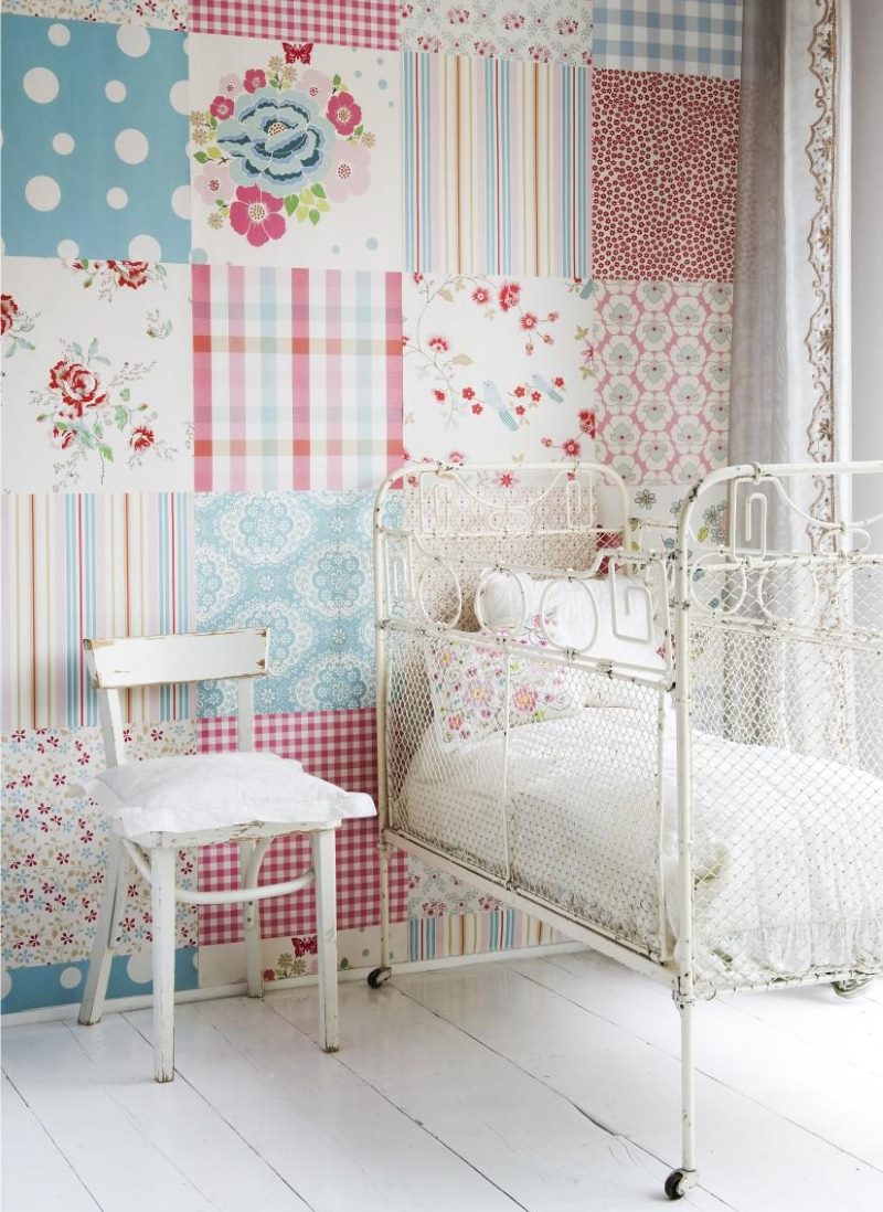 Chambre d'enfant avec papier peint style patchwork