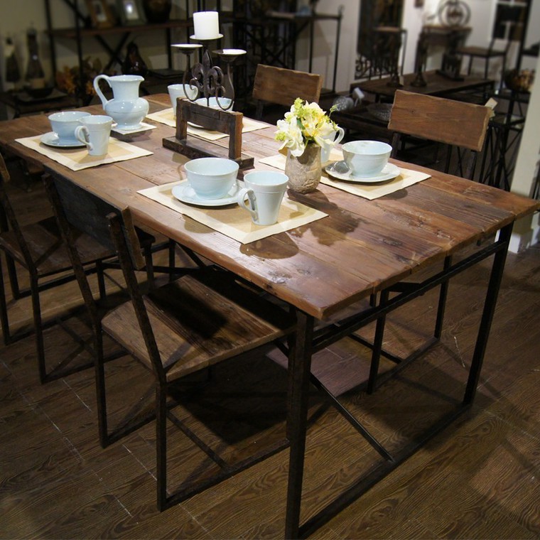 Tavolo da pranzo in legno minimalista