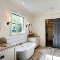 Salle de bain spacieuse de style provençal