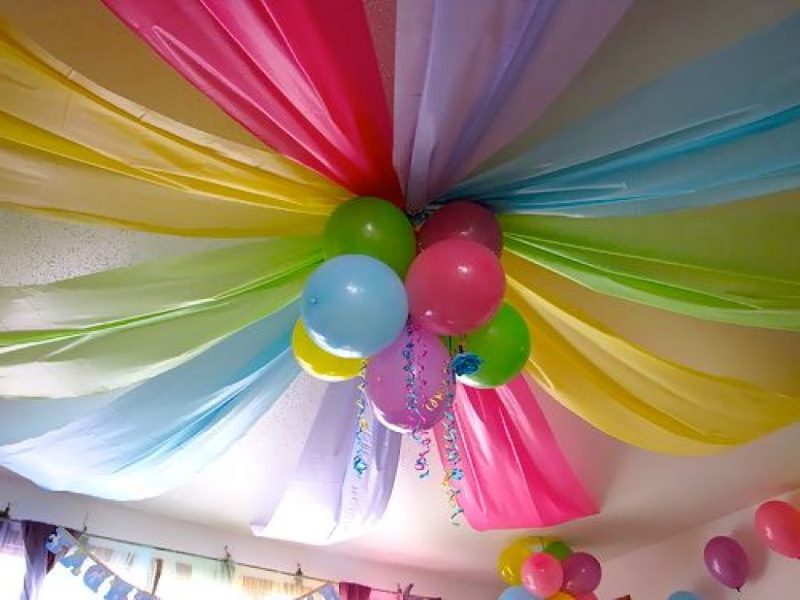 Decorazione a soffitto per una festa per bambini
