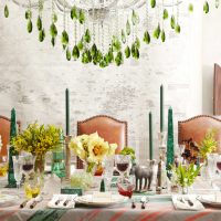 Table de fête avec des plantes vivantes