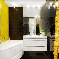 Colore giallo all'interno del bagno