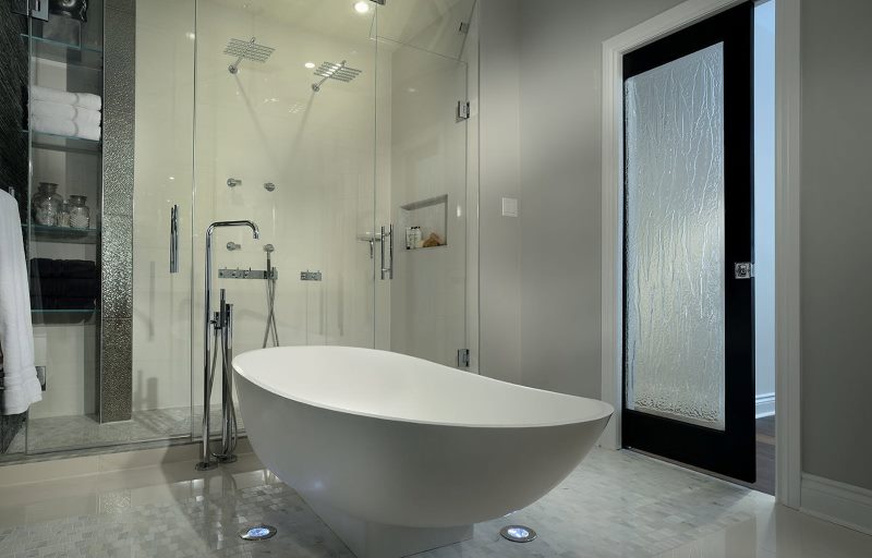 White bath in the center of a spacious room