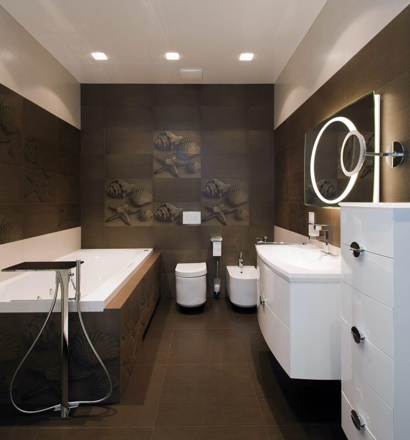Modernas, brūnas vannas istabas dizains