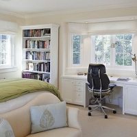 Design elegante camera da letto con balcone