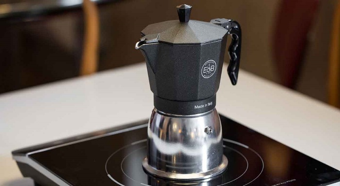 machine à café dans la cuisine.