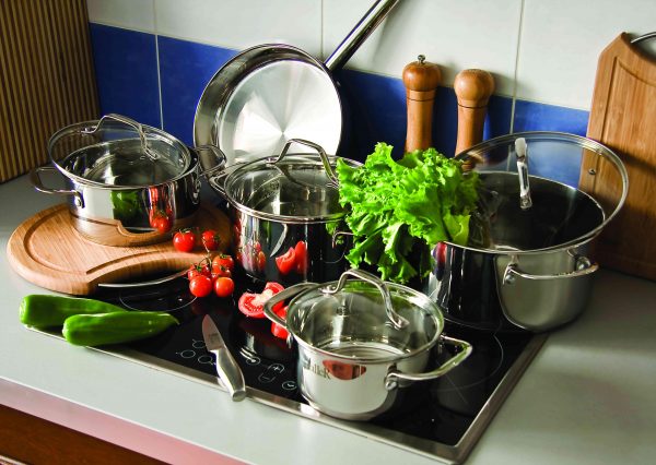 It is most optimal to use stainless steel or enamelled kitchenware for cooking on a ceramic hob.