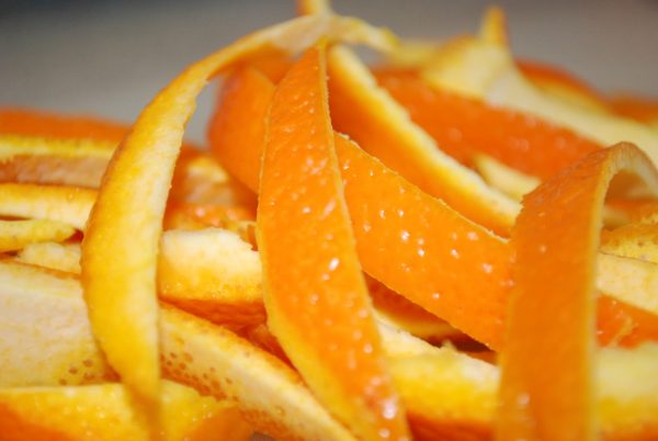 Apelsinų žievelės puikiai pašalina kvapus iš orkaitės