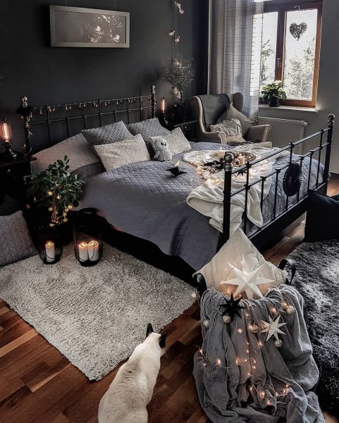 Een vloerkleed met een stapel zal het interieur van uw slaapkamer aanvullen