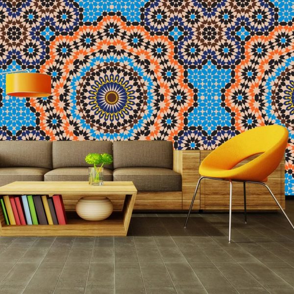 Le style indien se caractérise par une toile à texture de vinyle avec des ornements thématiques, ainsi que des murs imitant des tissus coûteux.