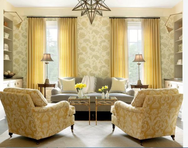 Par souci d’économie, l’option de couleur assortie à celle du mobilier sera idéale. Après tout, lors du changement de papier peint (qui changent plus souvent que les meubles), les rideaux ne peuvent pas être remplacés.