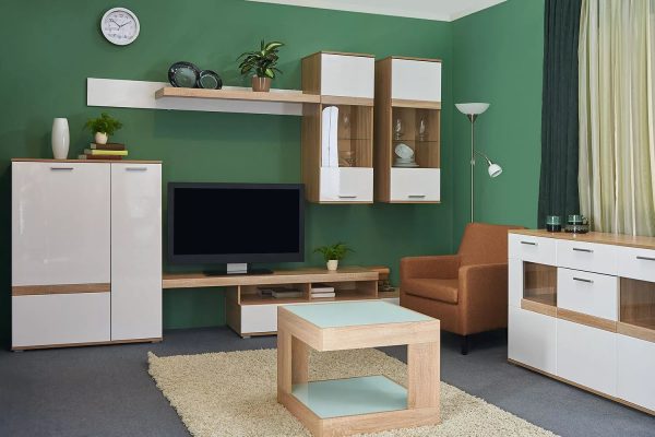 По-добре е да подредите мебелите така, че големи детайли, изискващи внимание, да бъдат разположени в средата на стаята, а останалото да бъде поставено в далечината.