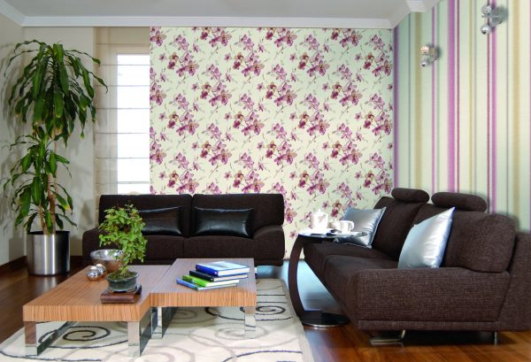 Various materials can be used to decorate the walls in the hall, but wallpapering is the most common to this day.