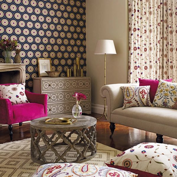 Modern textile wallpapers are made on the basis of natural materials.
