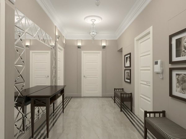 Silver wallpaper in the hallway will dilute the interior