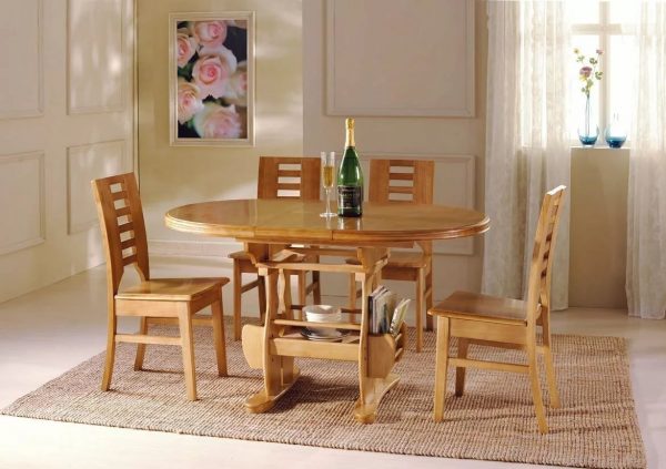 Le matériau traditionnel pour la fabrication de meubles de cuisine est le bois naturel et son imitation.