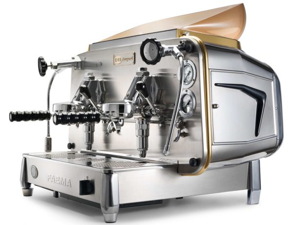 La prima macchina da caffè alimentata dall'elettricità è stata inventata e brevettata nel 1961 da Faema.