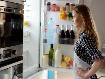 Même des températures mal réglées dans le réfrigérateur peuvent provoquer une odeur désagréable.