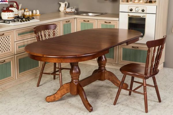 Un ulteriore modo per risparmiare spazio libero è un tavolo ovale pieghevole per la cucina
