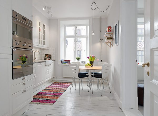  Per una piccola cucina, è ideale usare toni più chiari e più calmi.