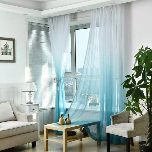 So that all the curtains in the house harmoniously flow into the interior, it is important to consider in their design not only the color scheme of the environment, but also the size of the windows.