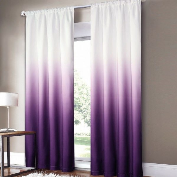 Of the new design trends, it is possible to note a combination of a dark bottom and a white top - for example, chocolate tulle and dairy curtains